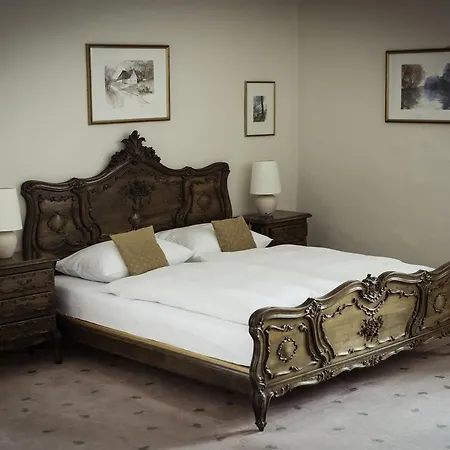 Schloss Krumbach Hotel